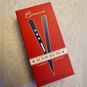 Besame Victory Red Special Edition Set